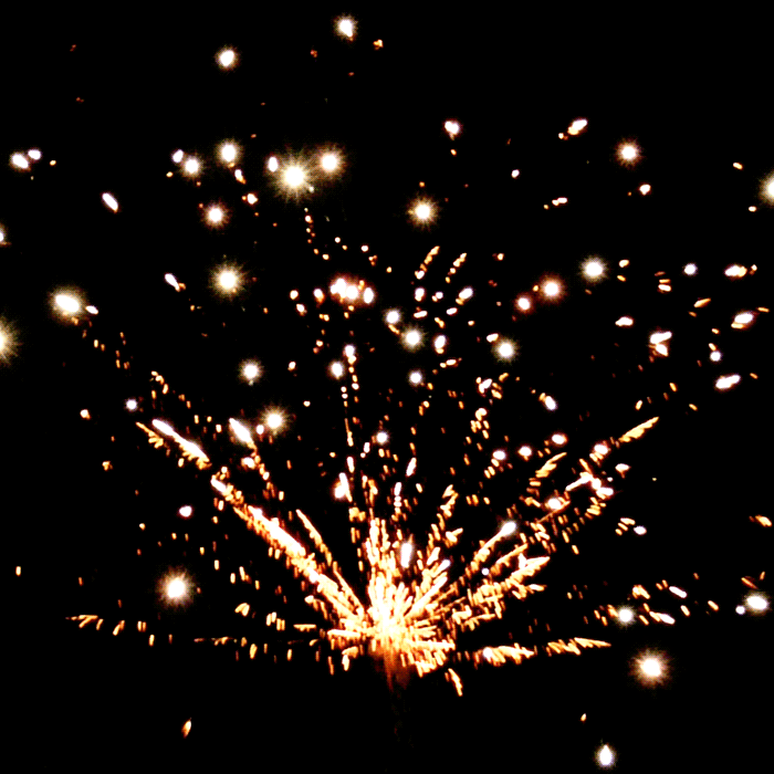 Blood Dragon 8-Shot XL Roman Candle